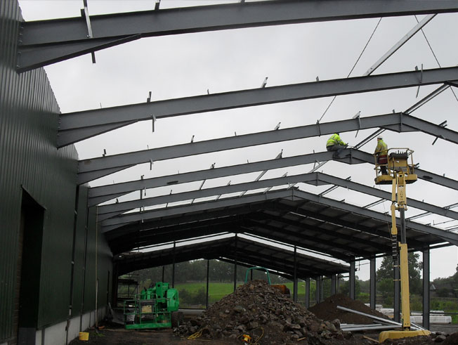 steel portal framed building erection